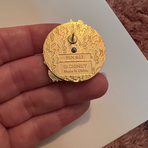 Fox and the Hound Best Friends Magical Musical Moments Pin # 16208 - Picture 2 of 5